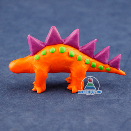 Динозавр из пластилина